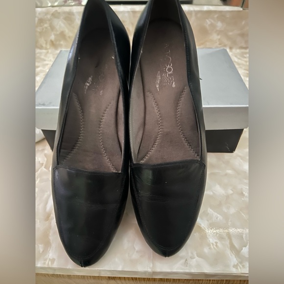 AEROSOLES Lovely Wedge Pumps - Picture 2 of 6